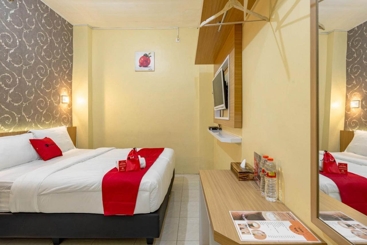เรดดอร์ซ เนียร์ ไดโน พาร์ค Hotel มะลัง ภายนอก รูปภาพ