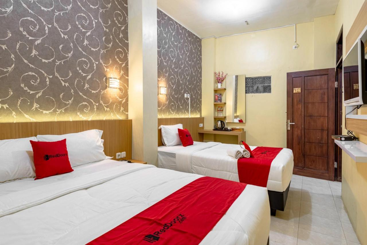 เรดดอร์ซ เนียร์ ไดโน พาร์ค Hotel มะลัง ภายนอก รูปภาพ